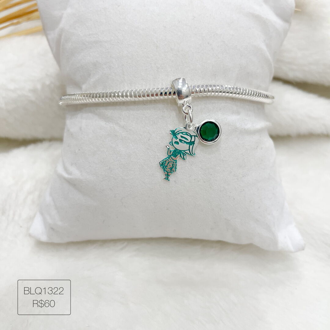 Berloque Divertidamente Nojinho Pendurado Esmaltado Prateado